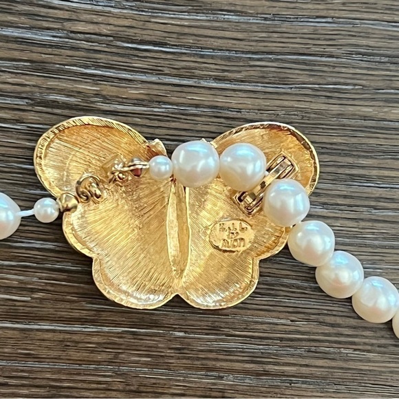Kenneth Jay Lane for Avon vintage faux pearl necklace w butterfly enamel pendant - Picture 4 of 10